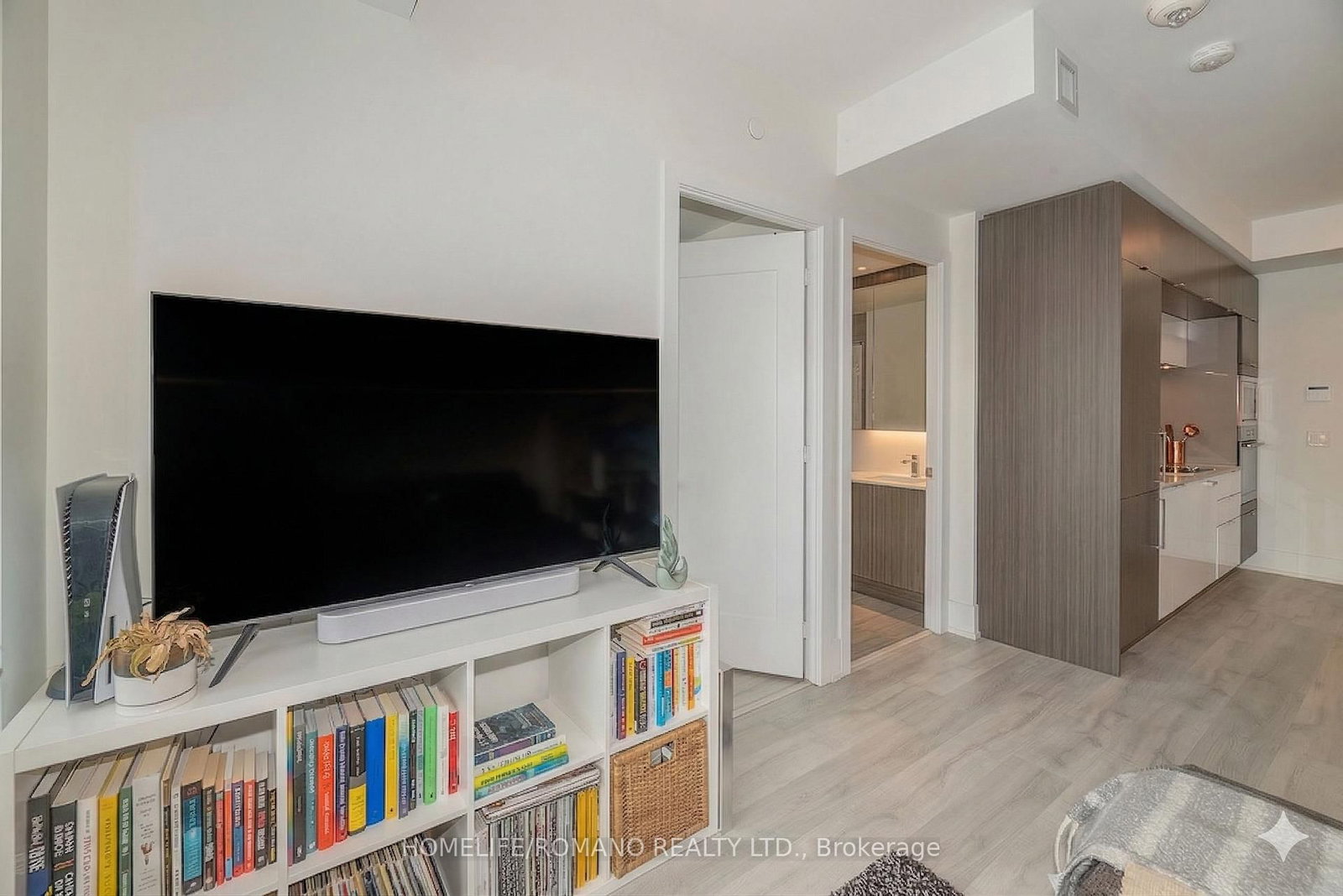 823-1 Edgewater Drive, Toronto, ON, photo 5