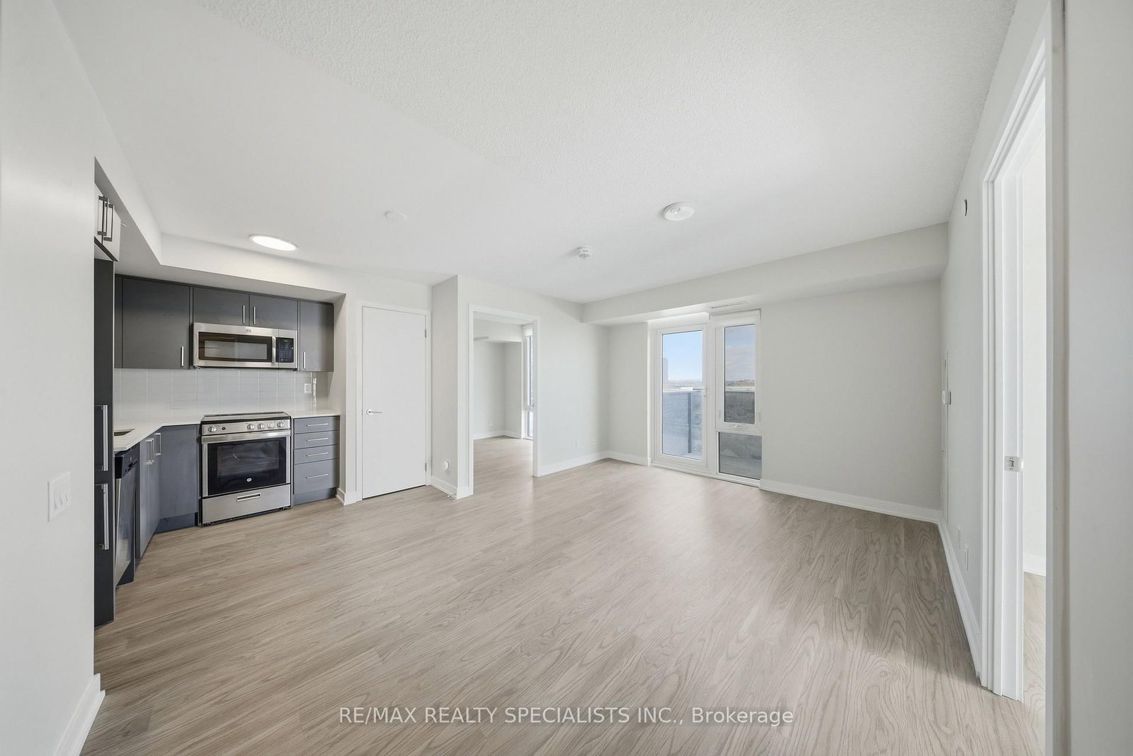 Condo for lease at 915-38 MONTE KWINTER Court, Toronto, Ontario, M3H 0E2 - Clanton Park - MLS: C12887204