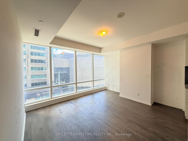 422 - 1 Bloor Street E