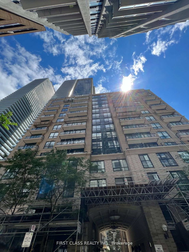 1410 - 35 Hayden Street