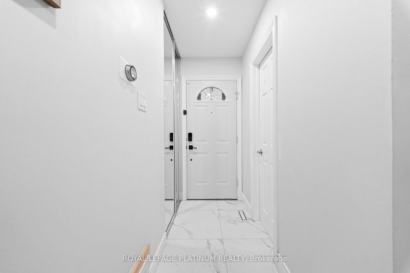 9 - 18 Cotton Downway, Toronto, M2J 4V7 | Image 2