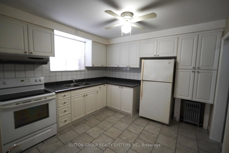 324 Lauder Ave, Toronto, M6E 3H6 | Image 2