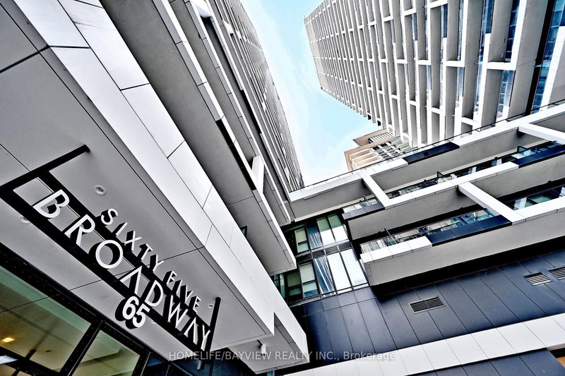 home for lease on 2601-65 Broadway Avenue