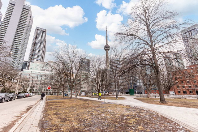 G09 - 350 Wellington Street W