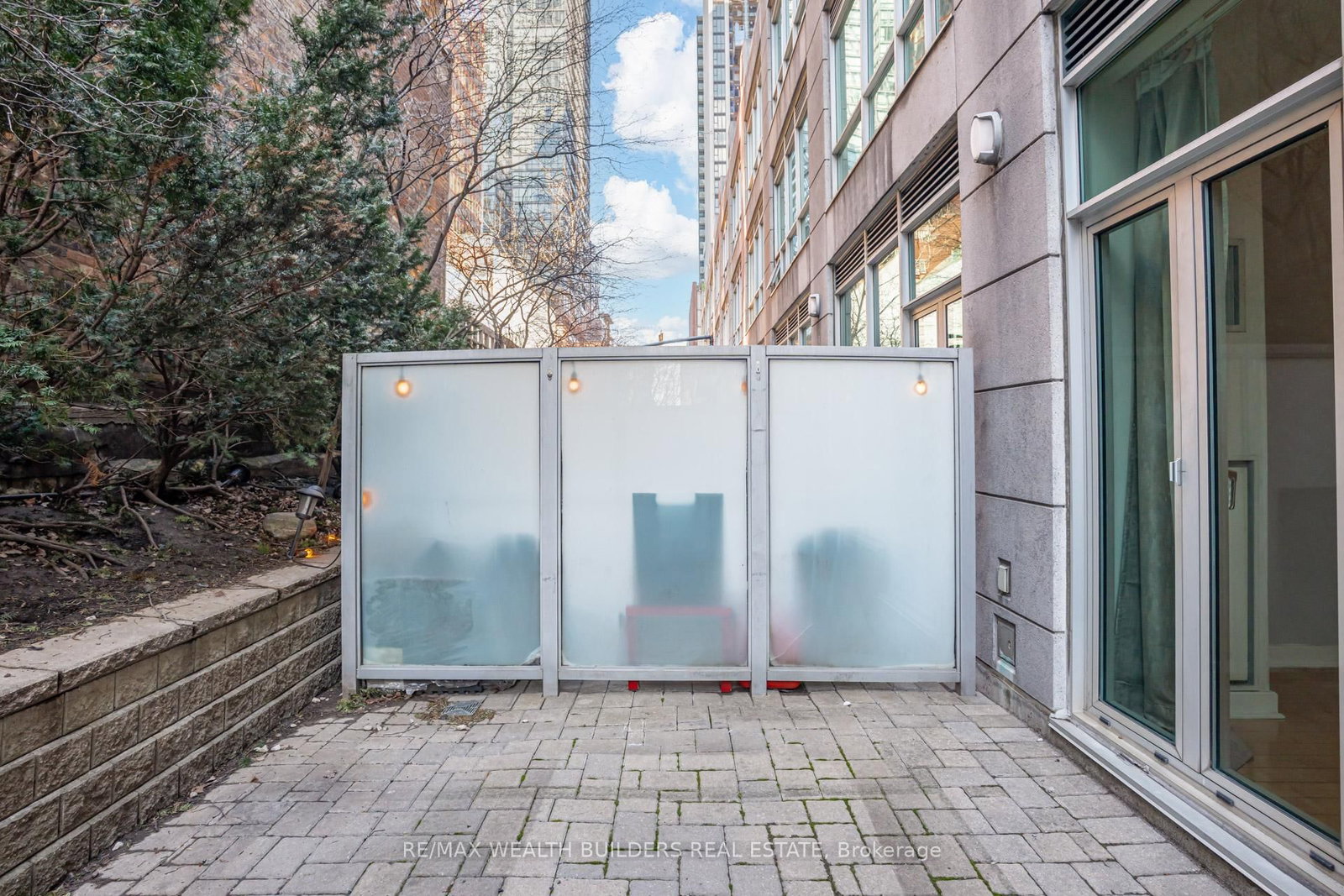 350 Wellington Street W, Unit G09 - Photo 23