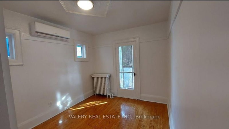 130 Glengarry Ave, Toronto, M5M 1E2 | Image 3