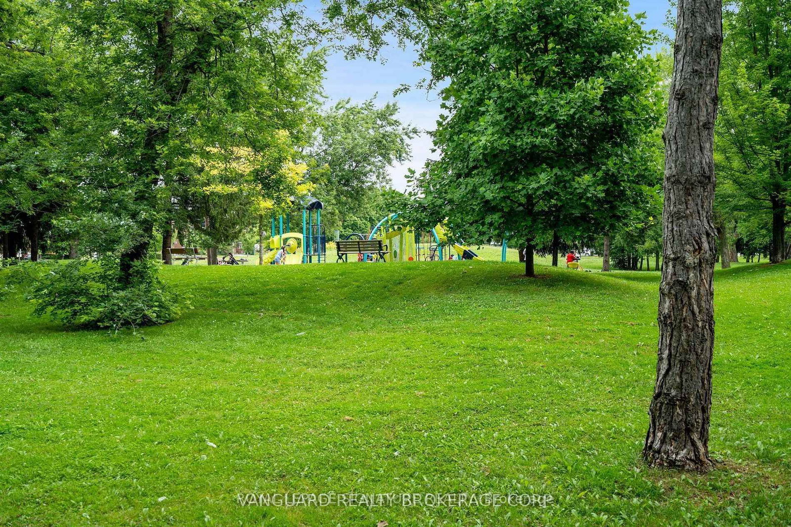 Townhouse for sale at 13 Bards Walkway, Toronto, Ontario, M2J 4T8 - Pleasant View - MLS: C12892210