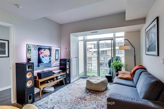 2401 - 75 East Liberty Street