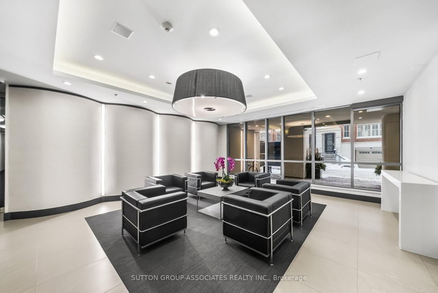 502 - 377 Madison Avenue