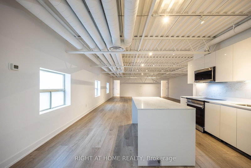 2R-2ND FLOOR REAR - 550 College St, Toronto, M6G 1B1 | Image 3