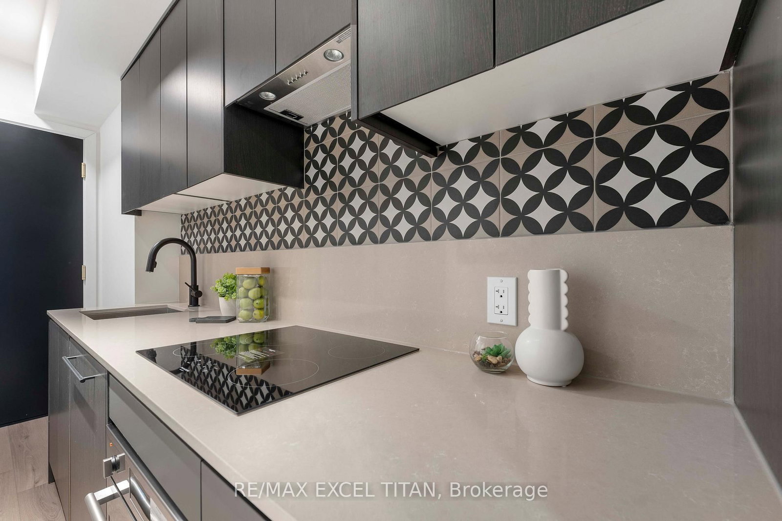 Condo for sale at 612-5 Lakeview Avenue, Toronto, Ontario, M6J 0H3 - Trinity-Bellwoods - MLS: C12895632