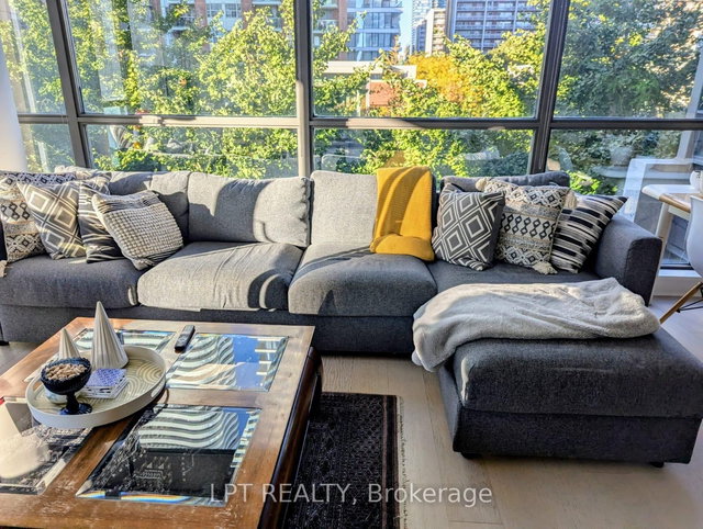 403 - 281 Mutual Street