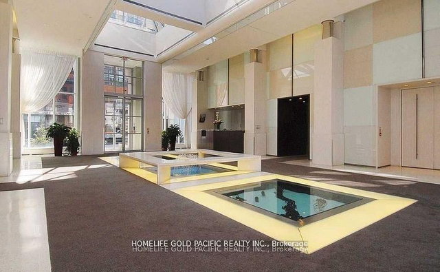 1442 - 250 Wellington Street W