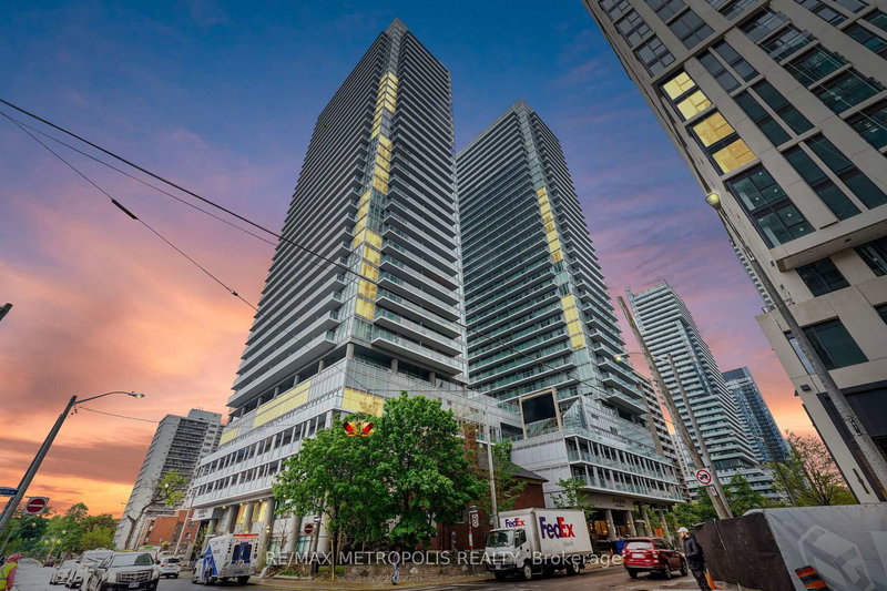 home for lease on 711-195 Redpath Avenue