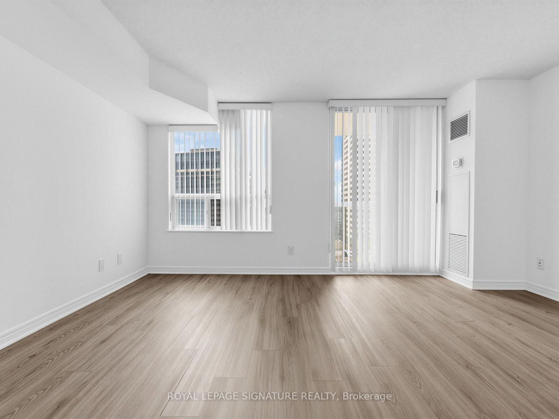 home for lease on 1801-43 Eglinton Avenue E