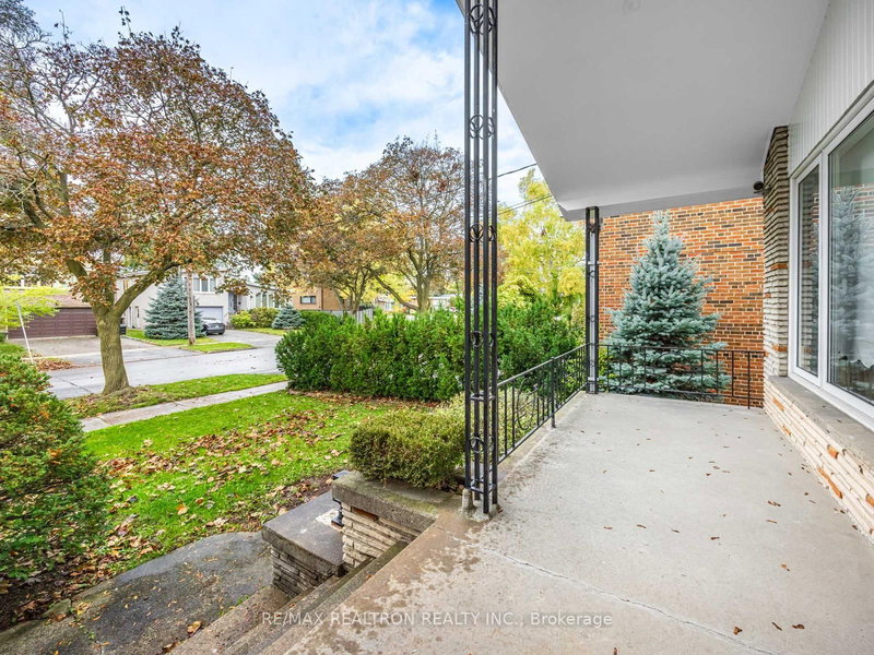88 Rockford Rd, Toronto, M2R 3A7 | Image 2