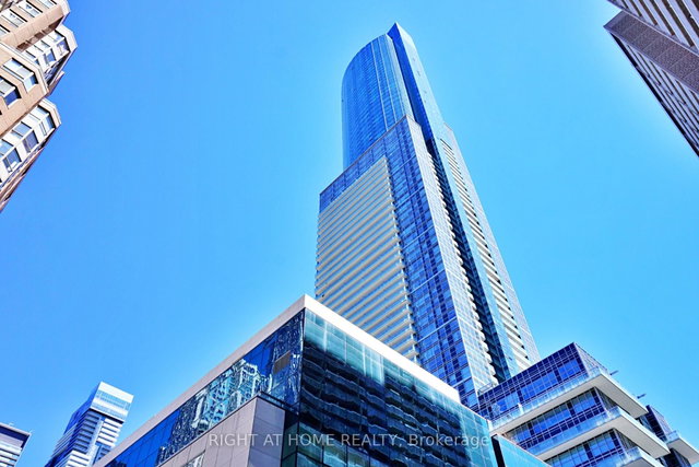 4207 - 386 Yonge Street