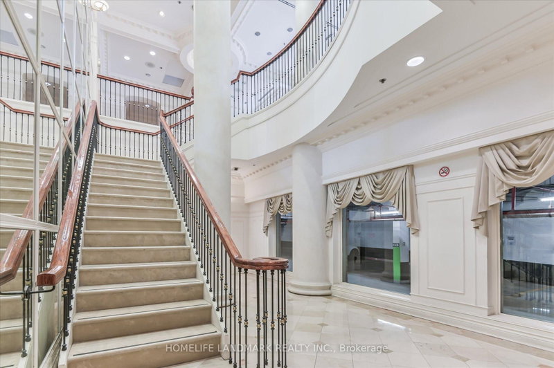 206 - 18 Sommerset Way