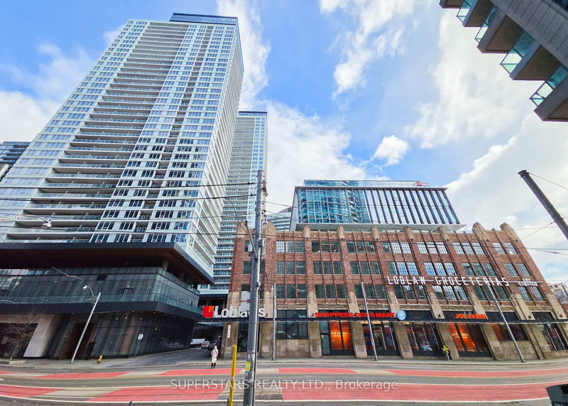 home for lease on 2811-19 Bathurst Street