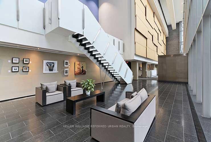 3902 - 33 Charles St E, Toronto, M4Y 0A2 | Image 2