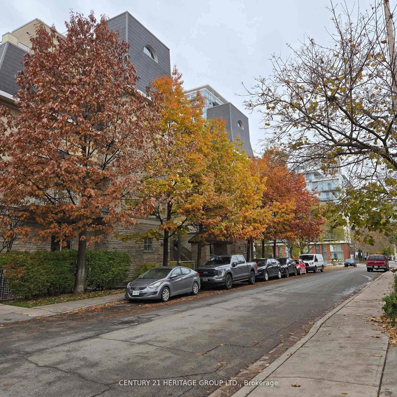 239 - 28 Stadium Rd, Toronto, L4B 0C6 | Image 2