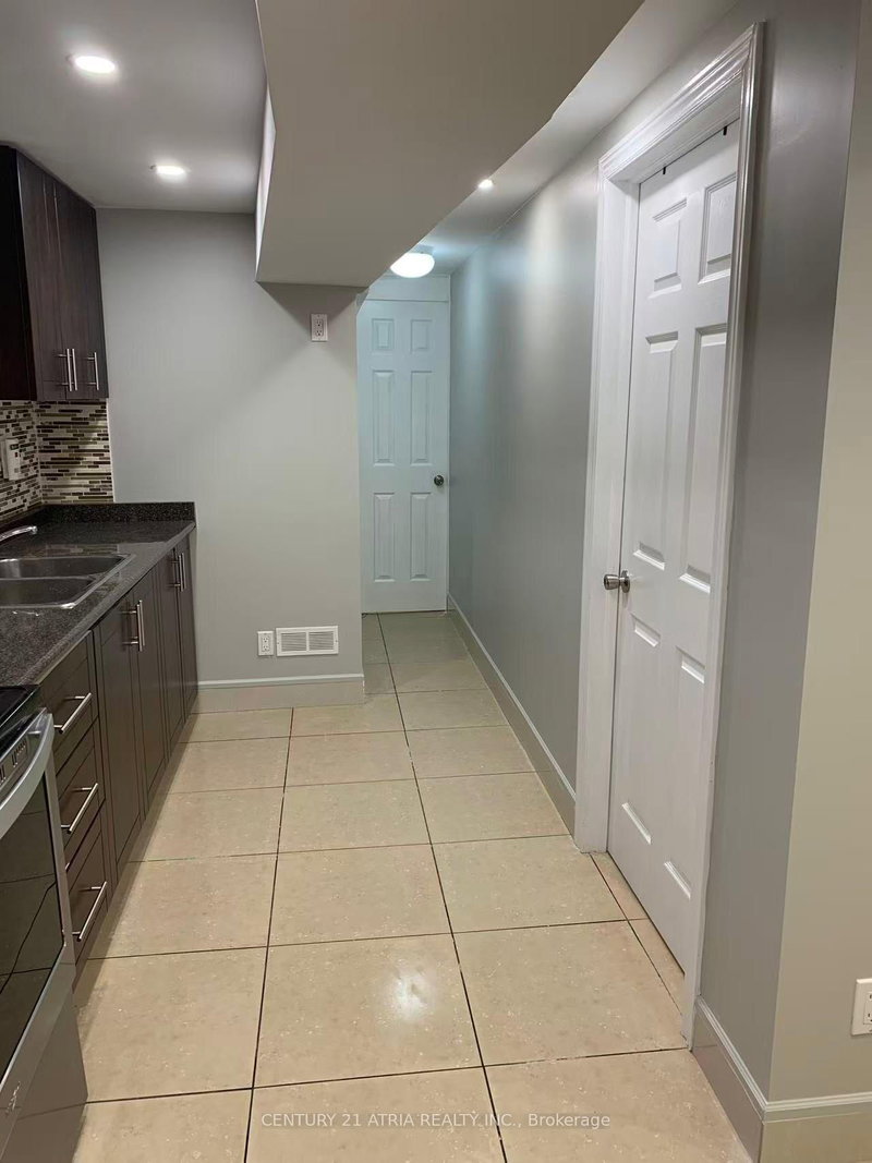 Bsmt - 353 Lansdowne Ave, Toronto, M6H 3Y2 | Image 3