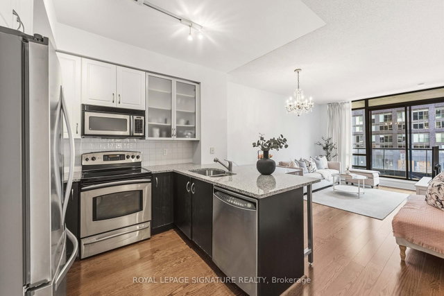 712 - 438 King Street W
