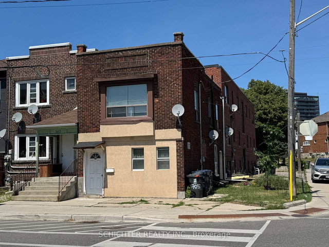 Triplex - 705 Vaughan Road W