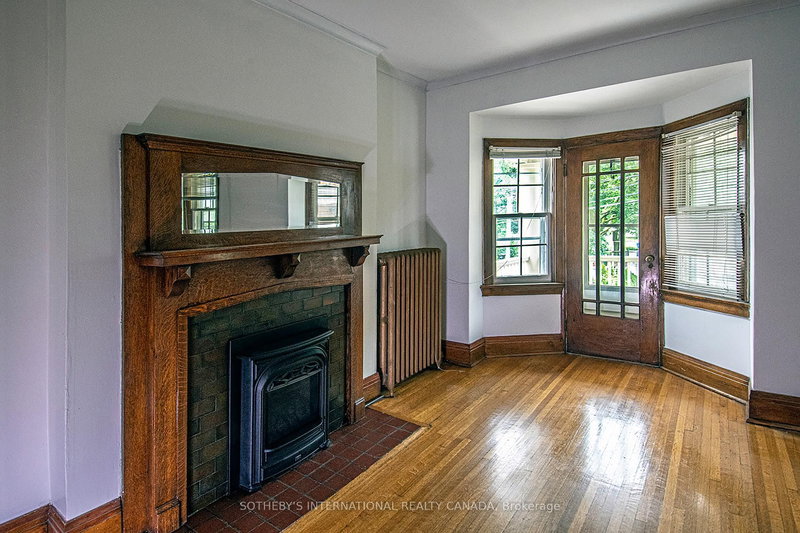 Upper - 19 Melgund Rd, Toronto, M5R 1Z9 | Image 2