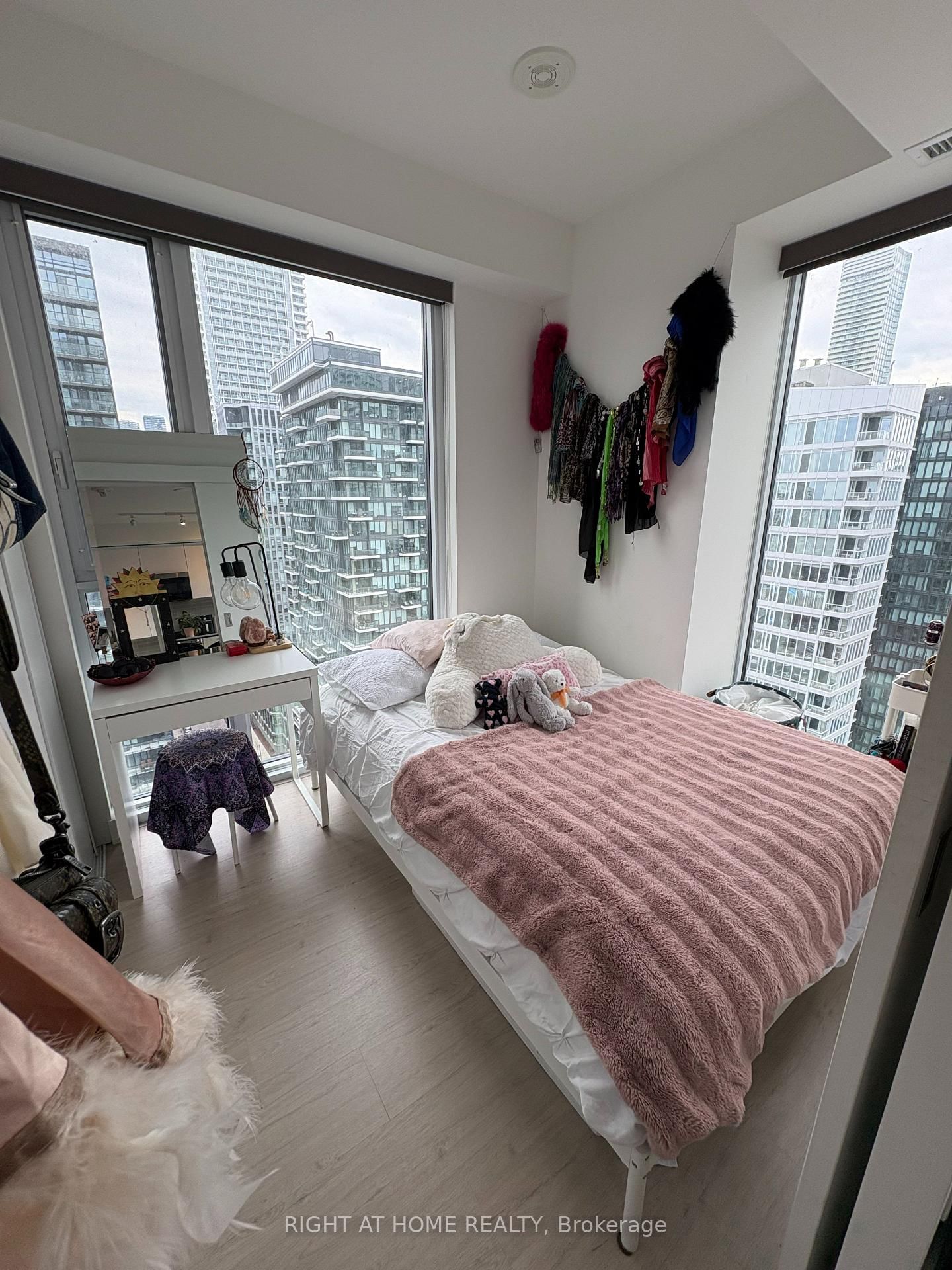 Condo for lease at 2404-65 Mutual Street, Toronto, Ontario, M5B 0E5 - Church-Yonge Corridor - MLS: C12902172