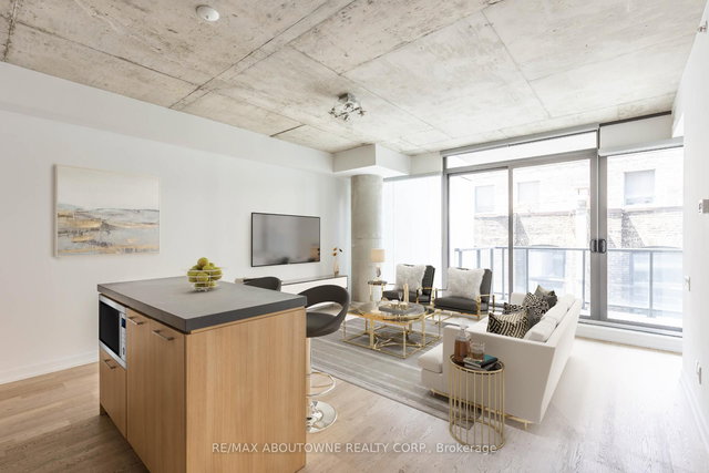 326 - 560 King Street W