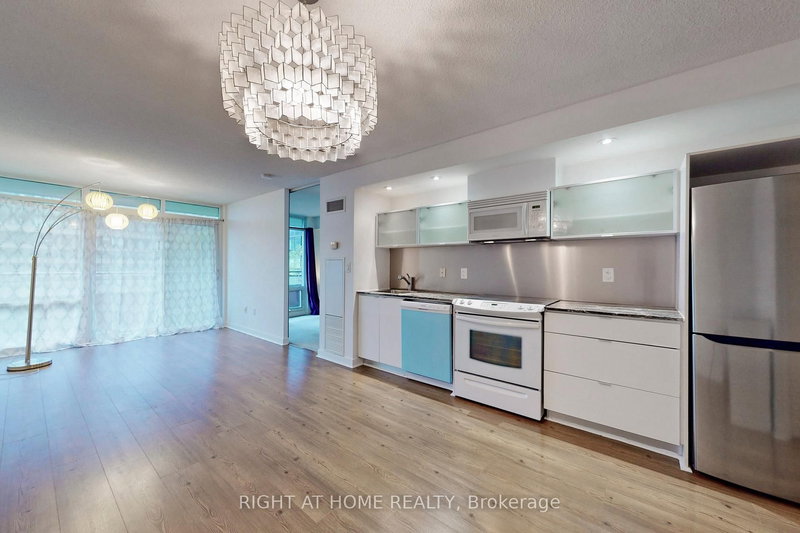 home for lease on 523-4K Spadina Avenue