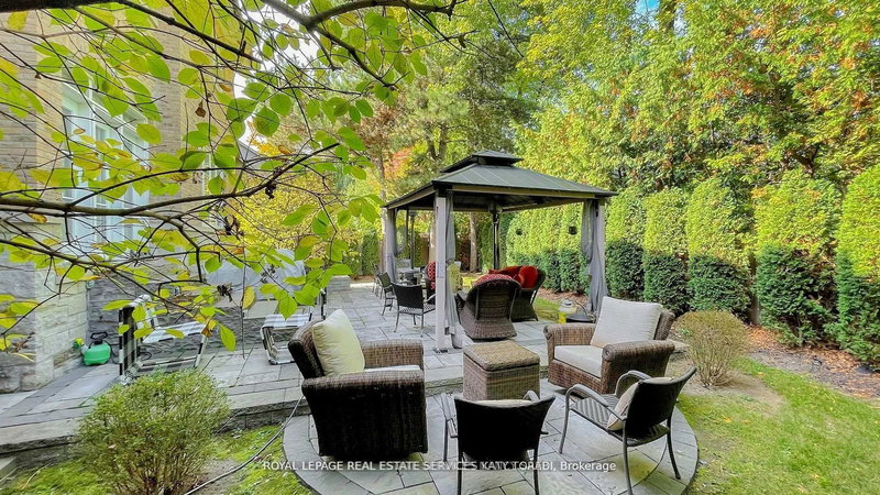 1B Carluke Cres, Toronto, M2L 2H7 | Image 2