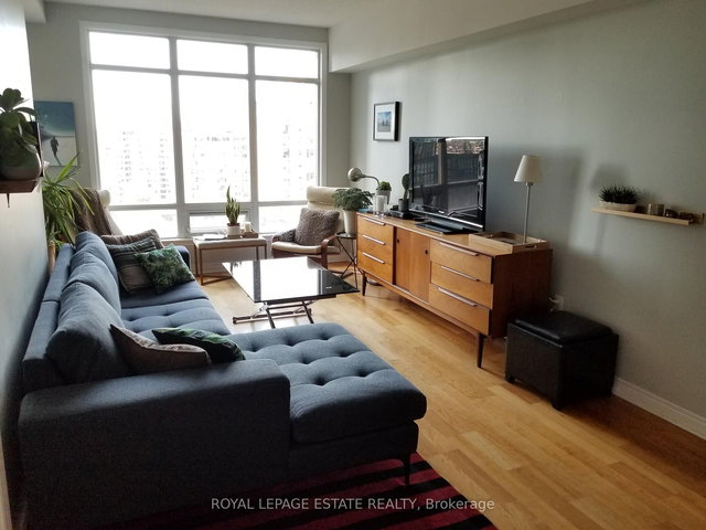 1207 - 100 Hayden Street