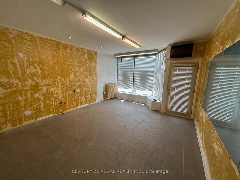 577 Vaughan Rd, Toronto, M6C 2R4 | Image 2