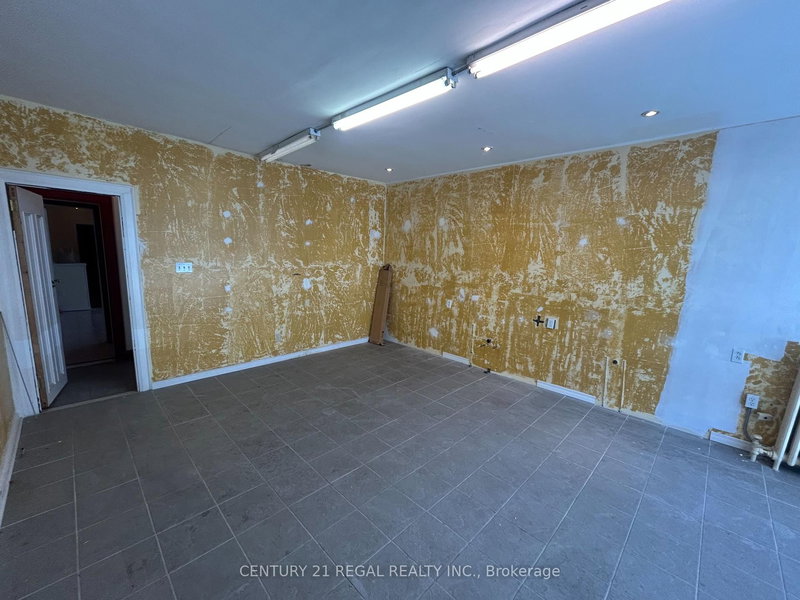 577 Vaughan Rd, Toronto, M6C 2R4 | Image 3