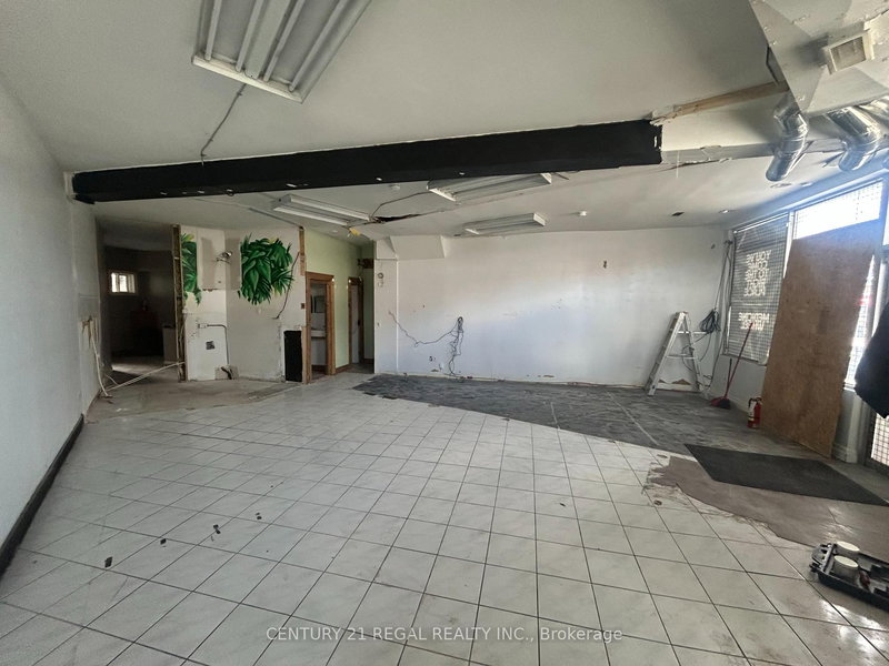 540 Oakwood Ave, Toronto, M6E 2X3 | Image 3