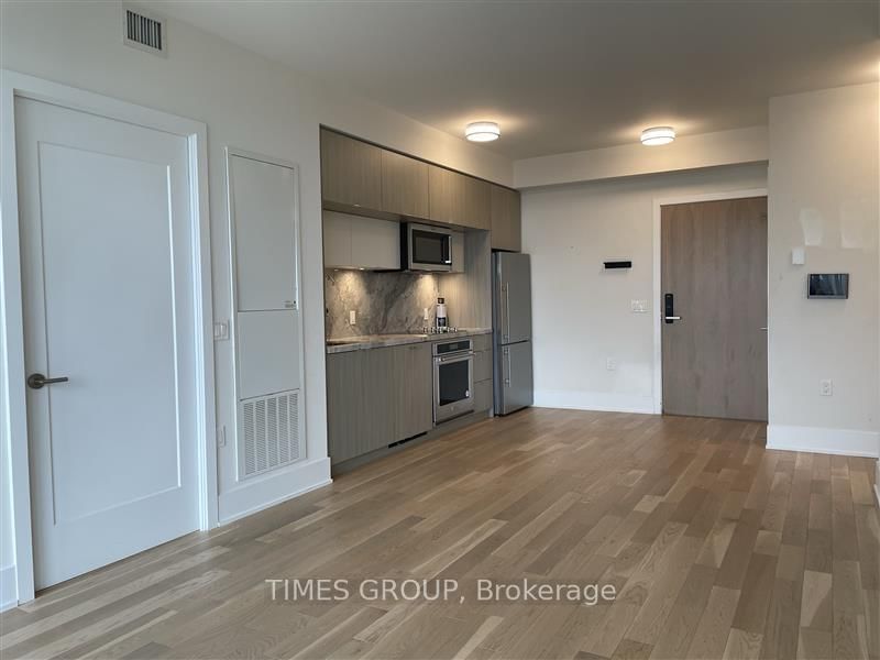 home for lease on 4221-585 Bloor Street E