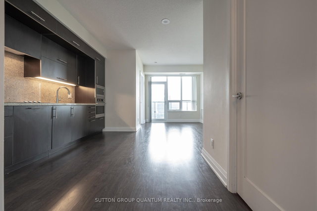 2418 - 5 Sheppard Avenue E