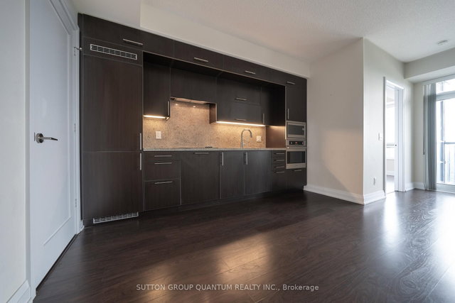 2418 - 5 Sheppard Avenue E