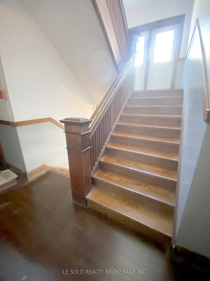 221 - 125 Earl Pl, Toronto, M4Y 1M4 | Image 3