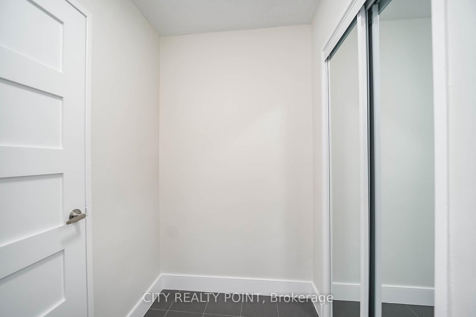 666 Spadina Avenue, Unit 1007 - Photo 7