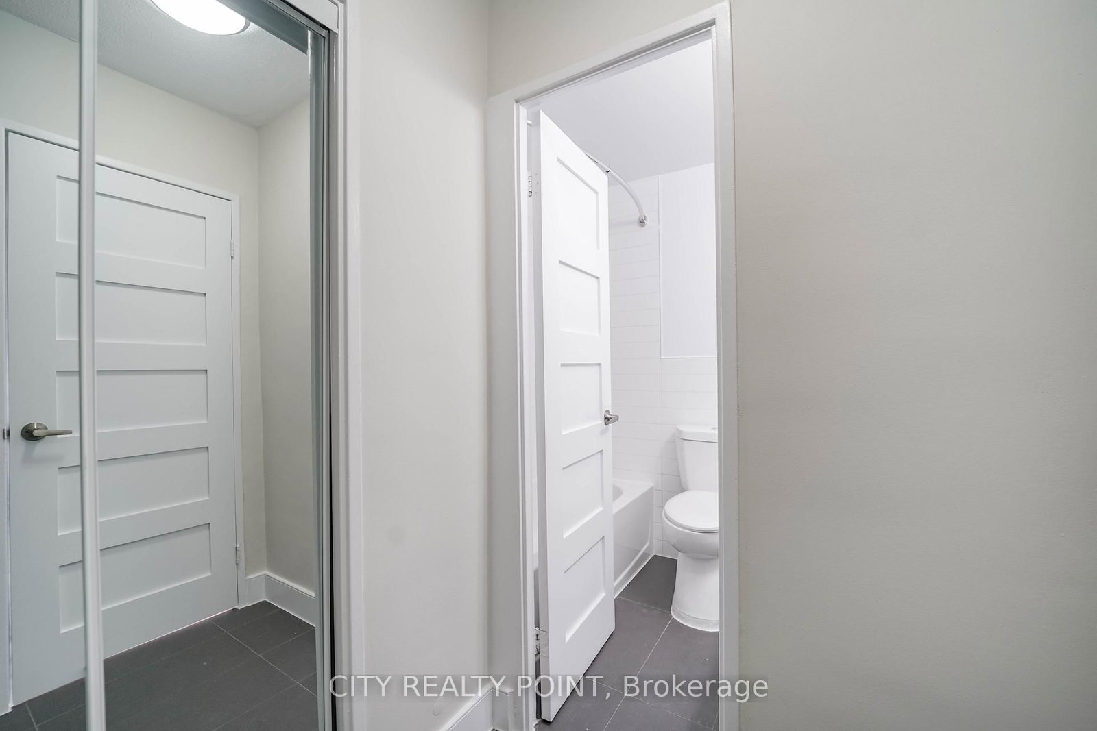 666 Spadina Avenue, Unit 1007 - Photo 9