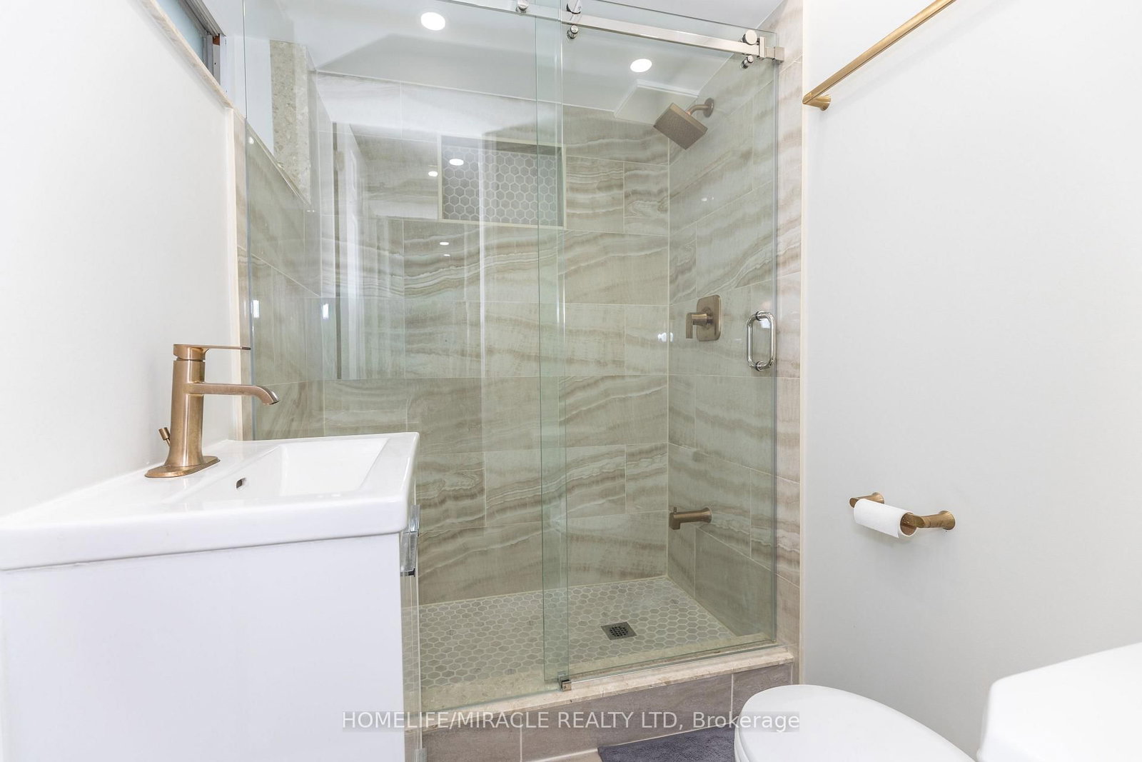 Townhouse for sale at 2-90 Castlebury Crescent, Toronto, Ontario, M2H 1W8 - Bayview Woods-Steeles - MLS: C12906630