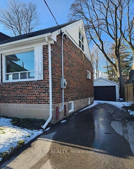 648 Glengrove Ave, Toronto, M6B 2J1 | Image 2