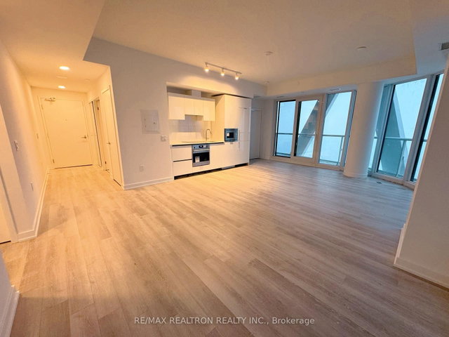 3517 - 230 Simcoe Street