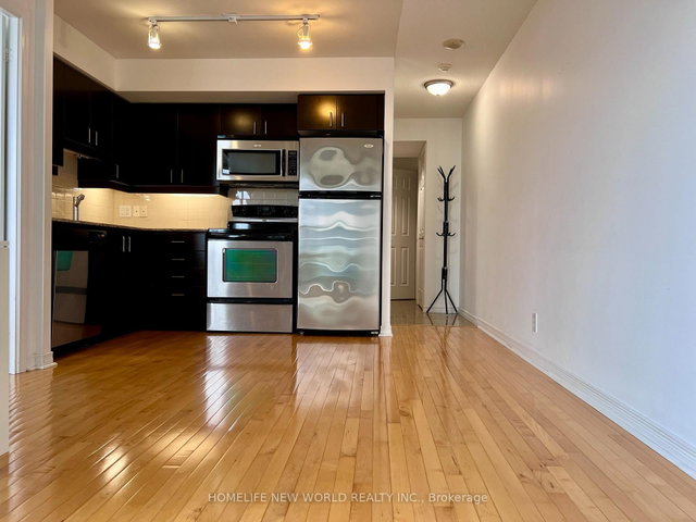 1303 - 736 Spadina Avenue