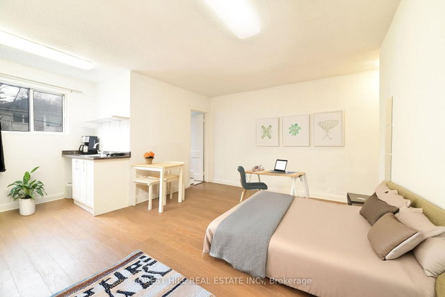 2nd Floor - 280 Eglinton Avenue W
