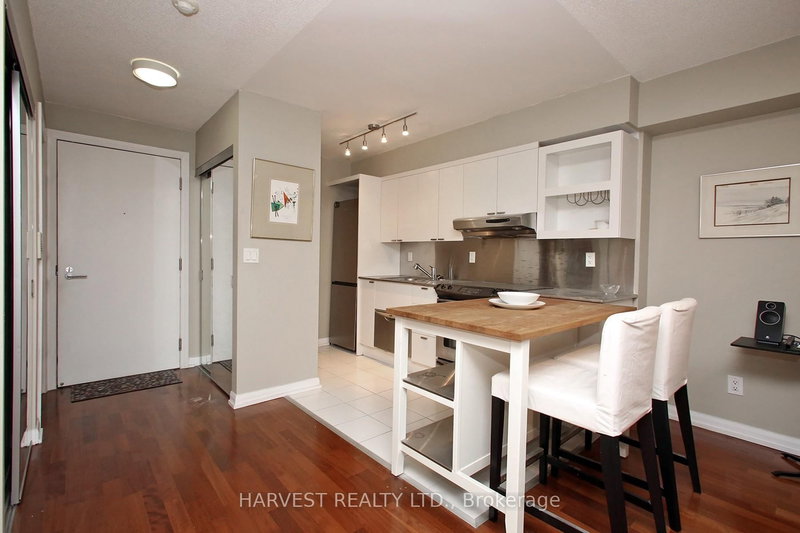 718 - 111 Elizabeth St, Toronto, M5G 1P7 | Image 2