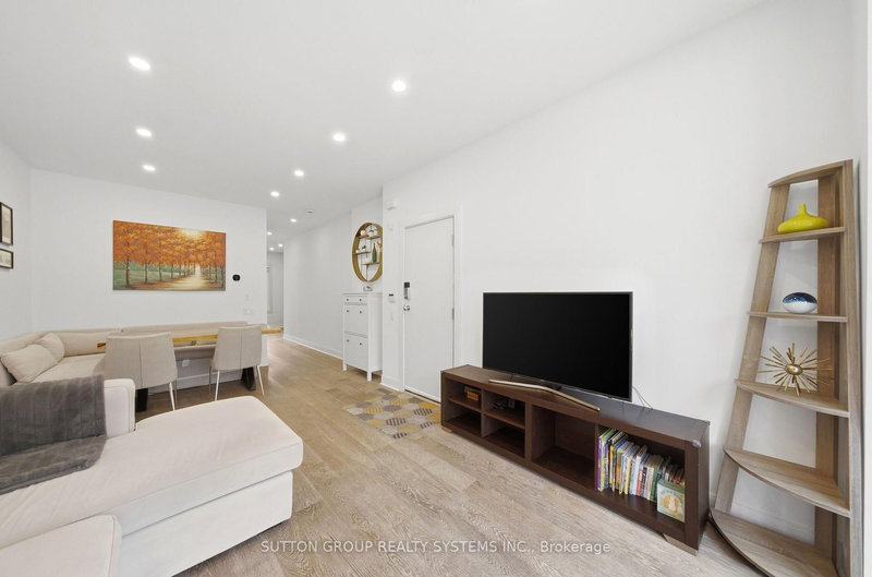 99A Walmer Rd, Toronto, M5R 2X6 | Image 3